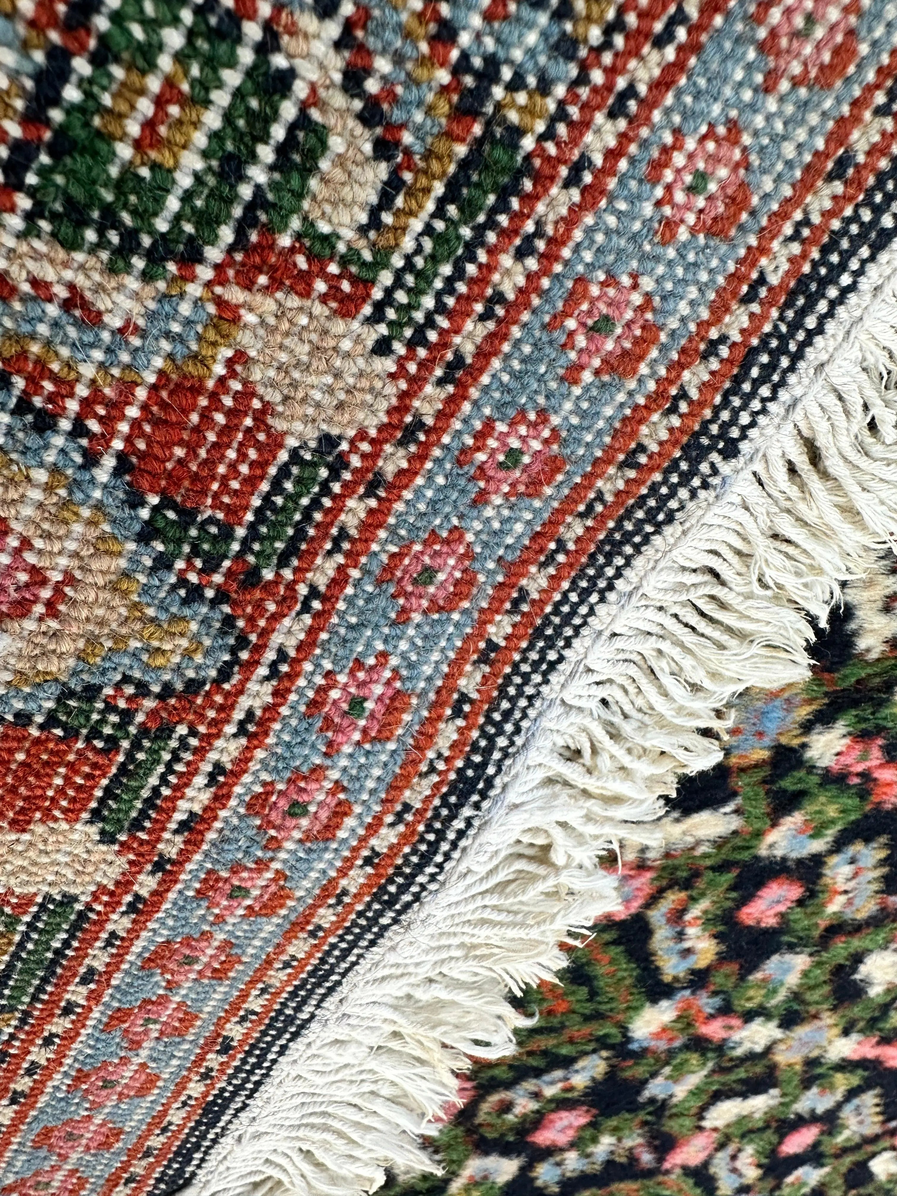 Vintage Persian Senneh Runner Rug - 2'8" x 9'8" - Handwoven Wool, Circa 1960-1980 Rugistan