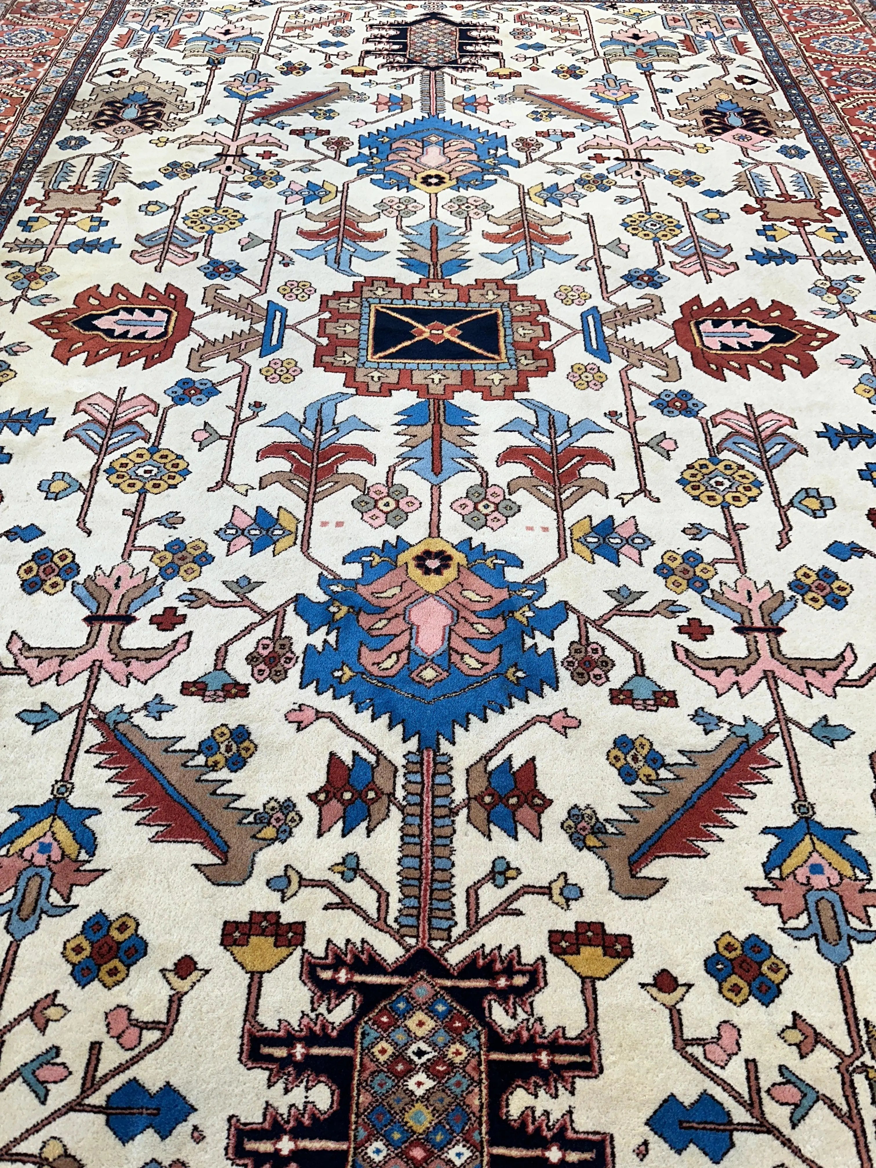 Hand-Knotted Vintage Afghani Serapi Wool Rug – 10'10" x 15'10" – Elegant Traditional Area Rug Rugistan