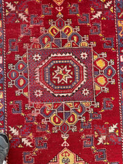 Dezgiri Anatolian Tribal Wool Rug – 5’x8’– Hand-Knotted Red Medallion Rug with Geometric Motifs Rugistan