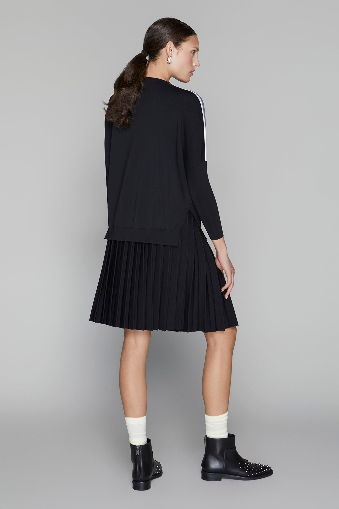 Montia Top in Black Gray Stripe Apparalel