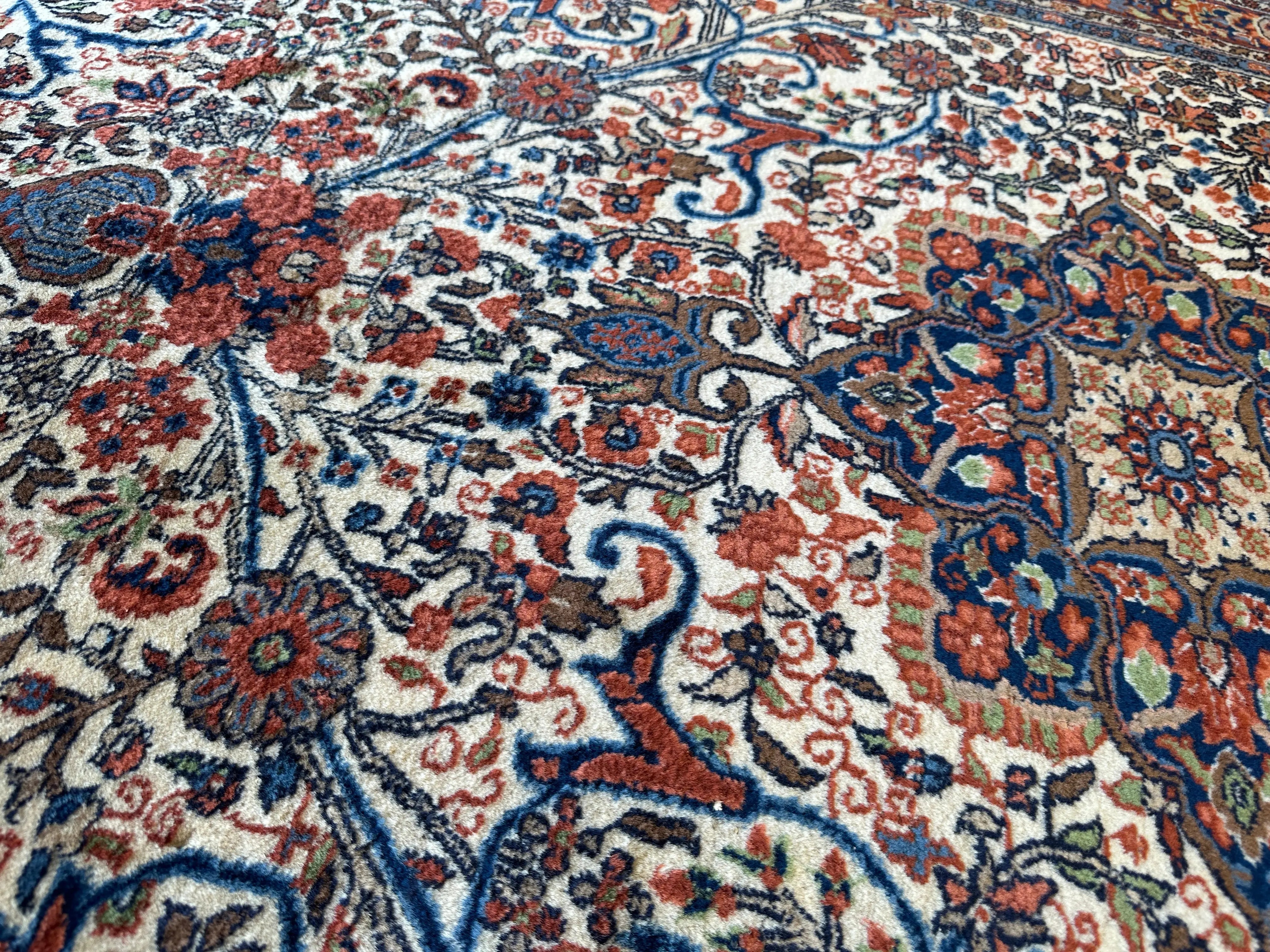 Vintage Persian Sarouk Wool Rug – 4’4” x 6’6” – Hand-Knotted Floral Medallion Design Rugistan