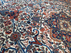 Vintage Persian Sarouk Wool Rug – 4’4” x 6’6” – Hand-Knotted Floral Medallion Design Rugistan
