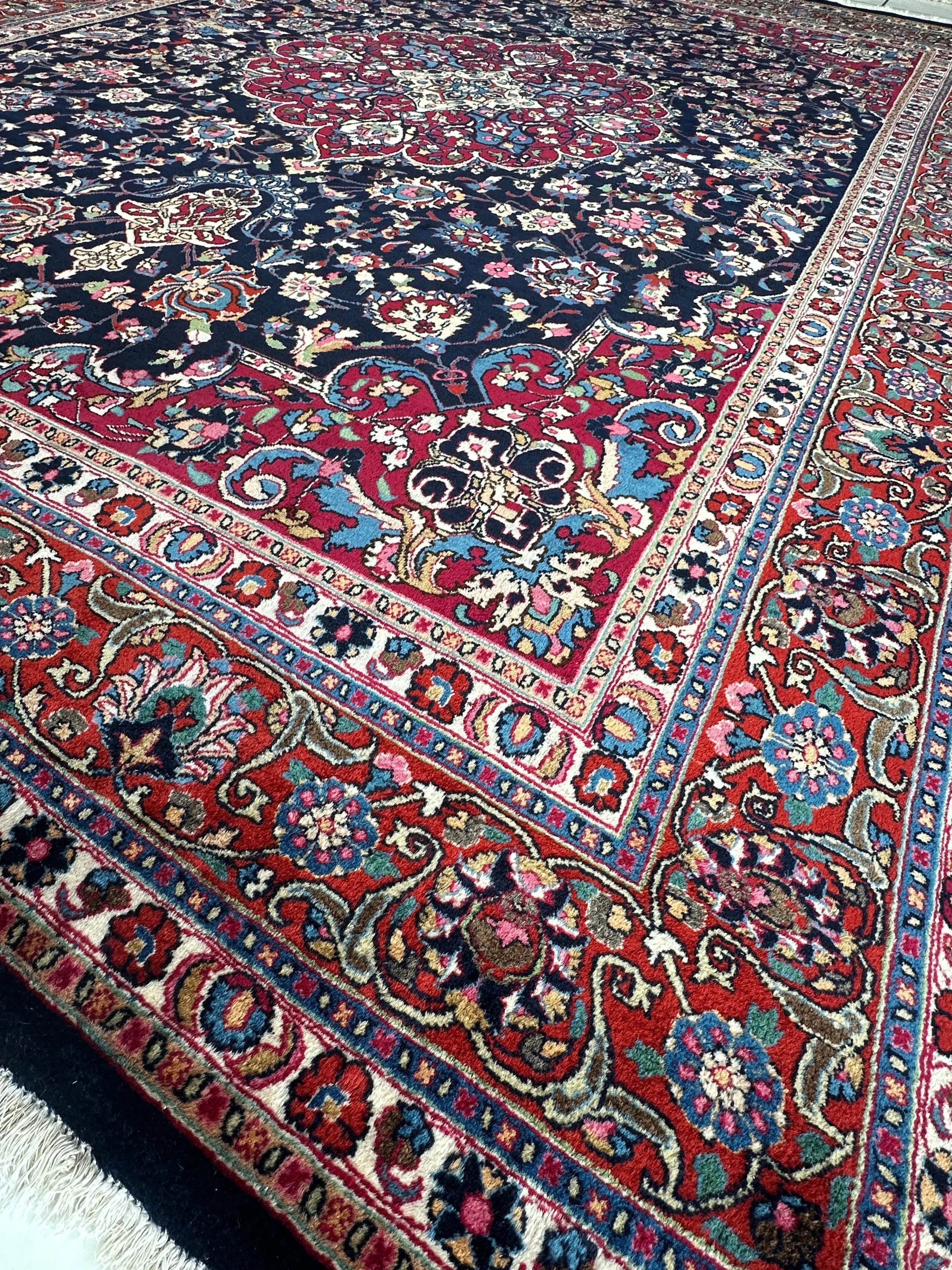 Persian Mashhad Hand Knotted Wool Area Rug 9’9” x 13’3” Rugistan