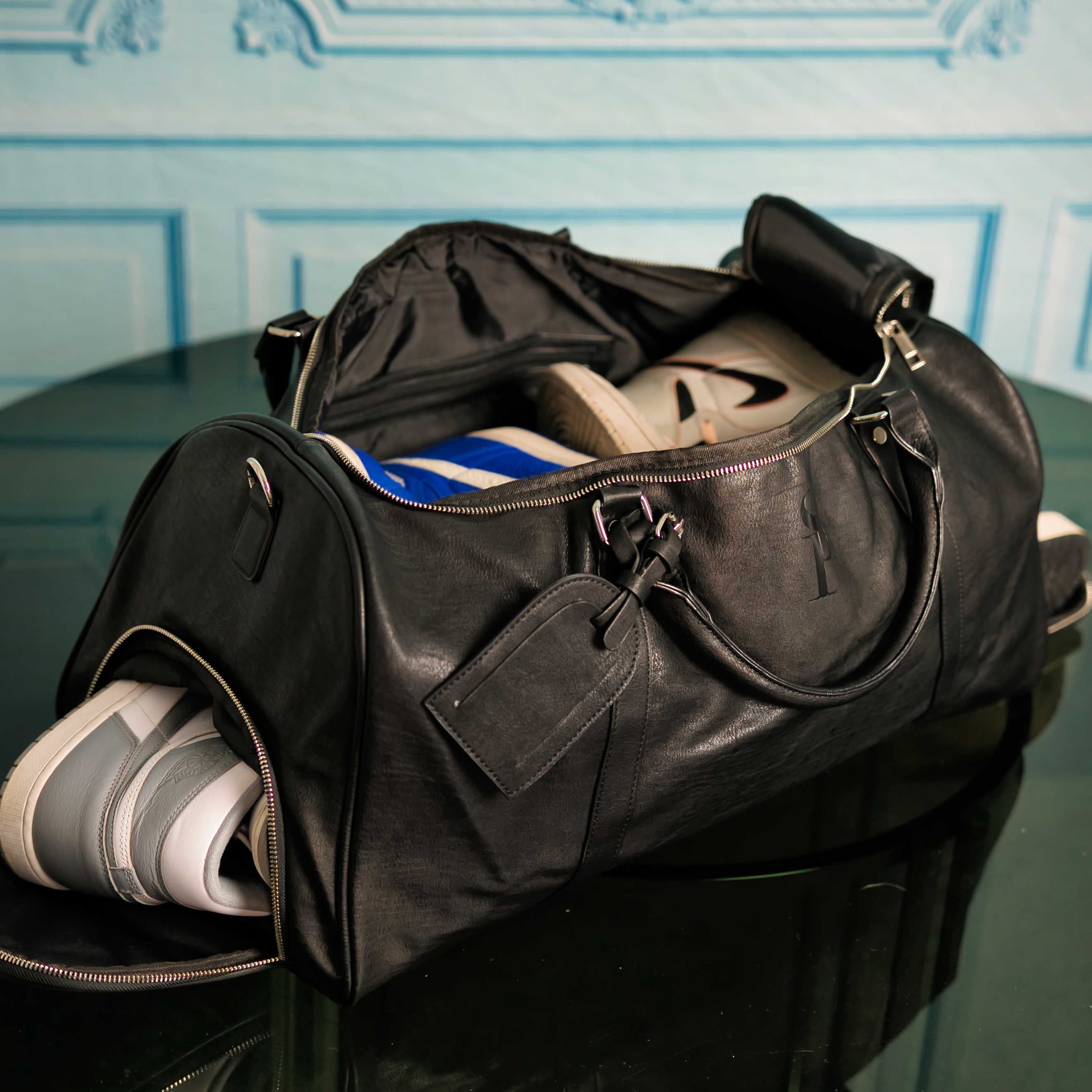 Black Leather Duffle Bag Sole Premise