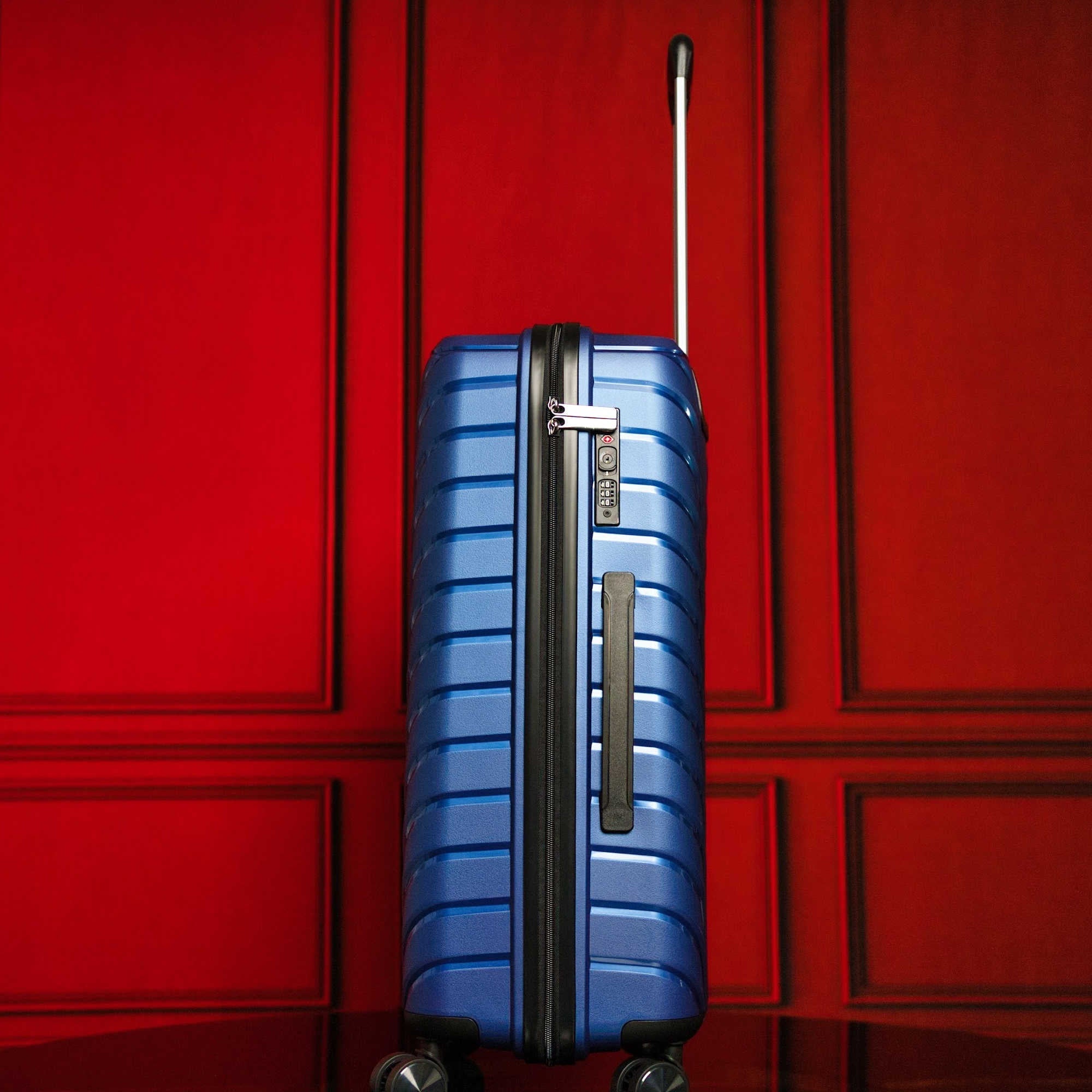 20-inch Blue Carry-On Hardcase Roller Luggage with 360° Wheels Sole Premise