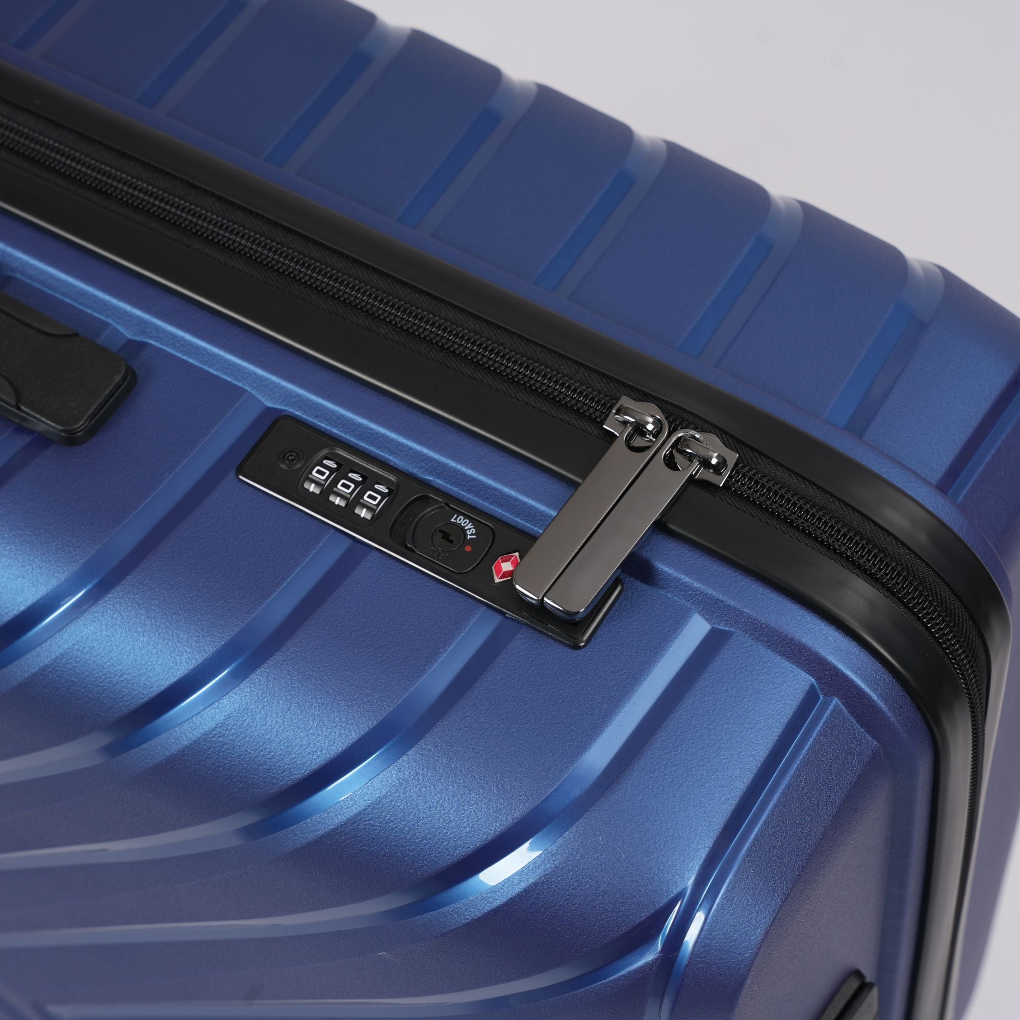 24-inch Blue Hardcase Roller Luggage with 360° Wheels & TSA Lock Sole Premise