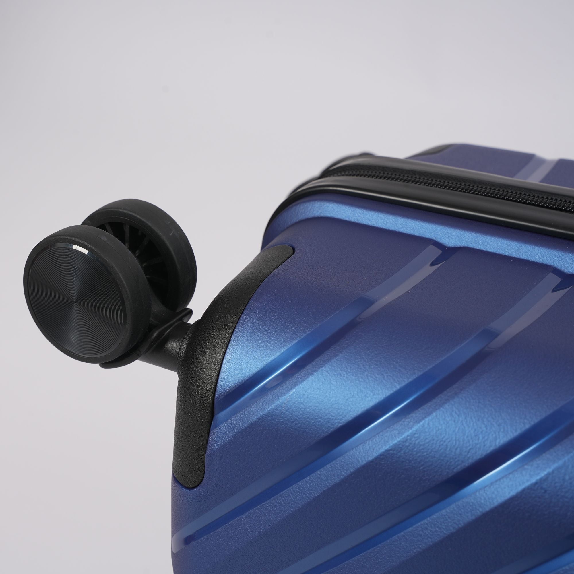 24-inch Blue Hardcase Roller Luggage with 360° Wheels & TSA Lock Sole Premise