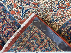 Vintage Persian Sarouk Wool Rug – 4’4” x 6’6” – Hand-Knotted Floral Medallion Design Rugistan