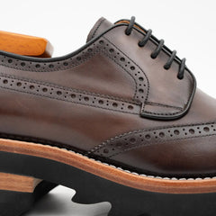 Calfskin Brogue Derby Shoes with Unique Leather Brown