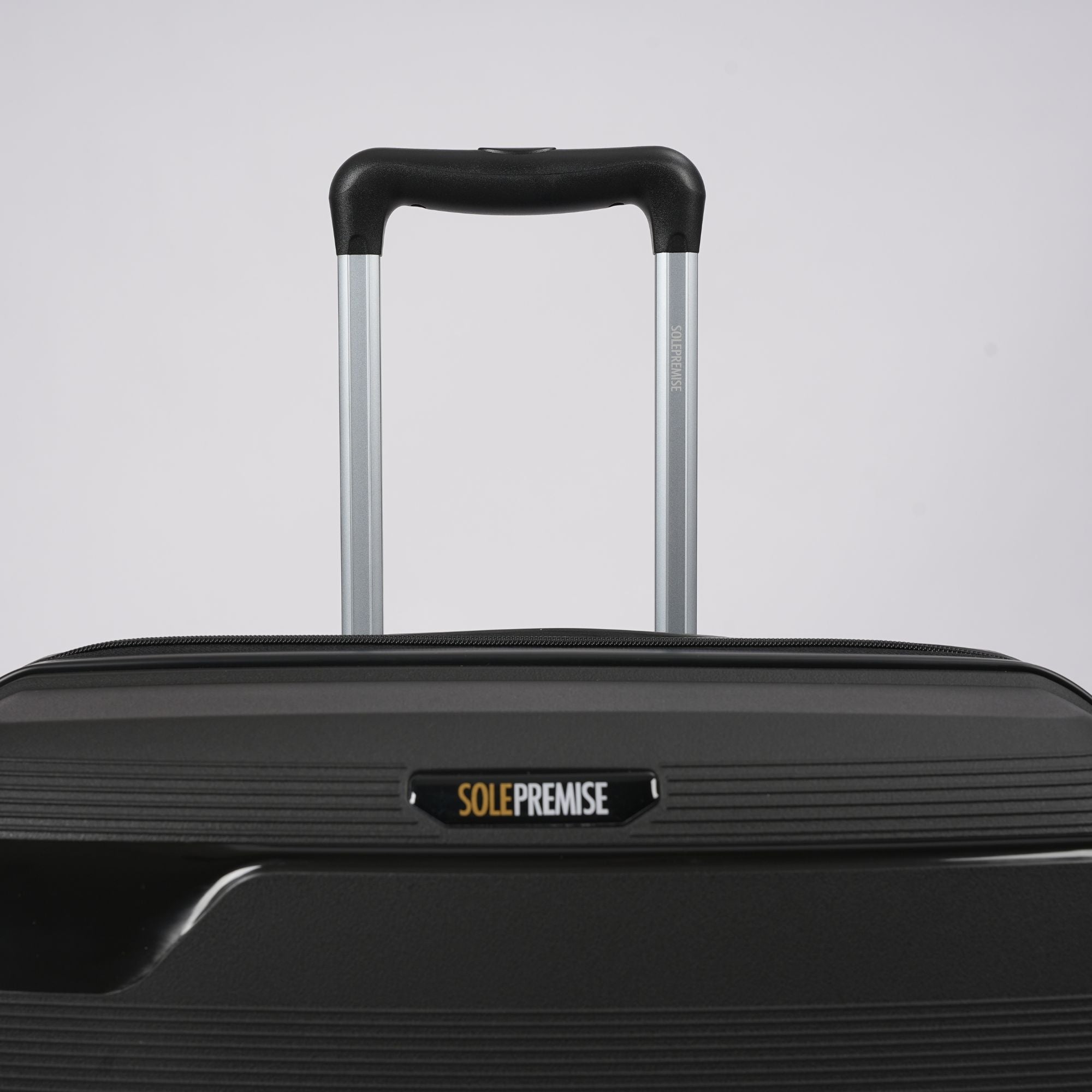 28-inch Black Hardcase Roller Luggage with 360° Wheels & TSA Lock Sole Premise