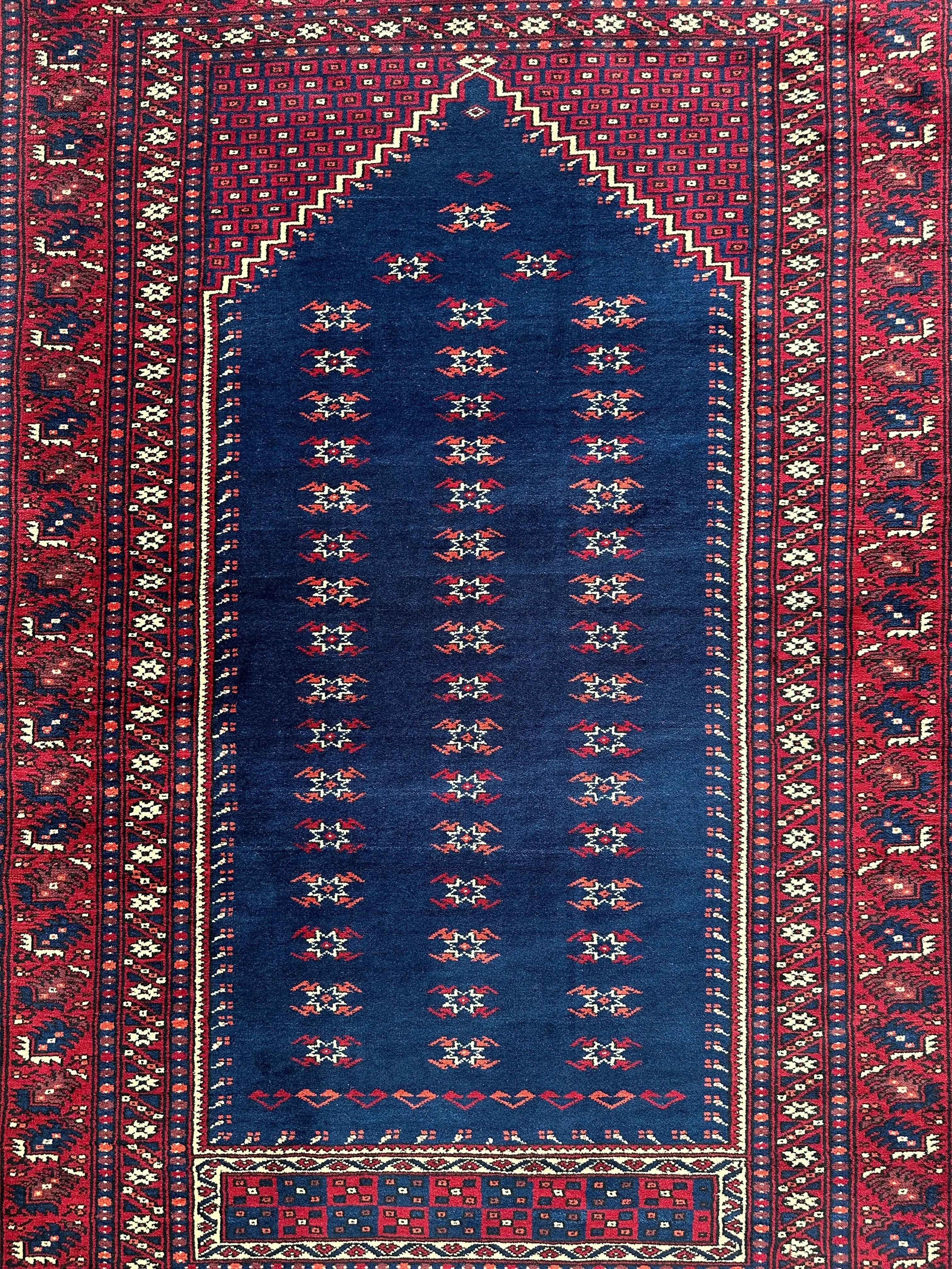 Vintage Hand-Knotted Yagcibedir Turkish Wool Prayer Rug – 3’10” x 5’9” – Deep Blue & Red Tribal Design Rugistan