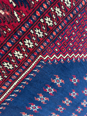 Vintage Hand-Knotted Yagcibedir Turkish Wool Prayer Rug – 3’10” x 5’9” – Deep Blue & Red Tribal Design Rugistan
