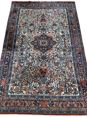 Vintage Persian Sarouk Wool Rug – 4’4” x 6’6” – Hand-Knotted Floral Medallion Design Rugistan