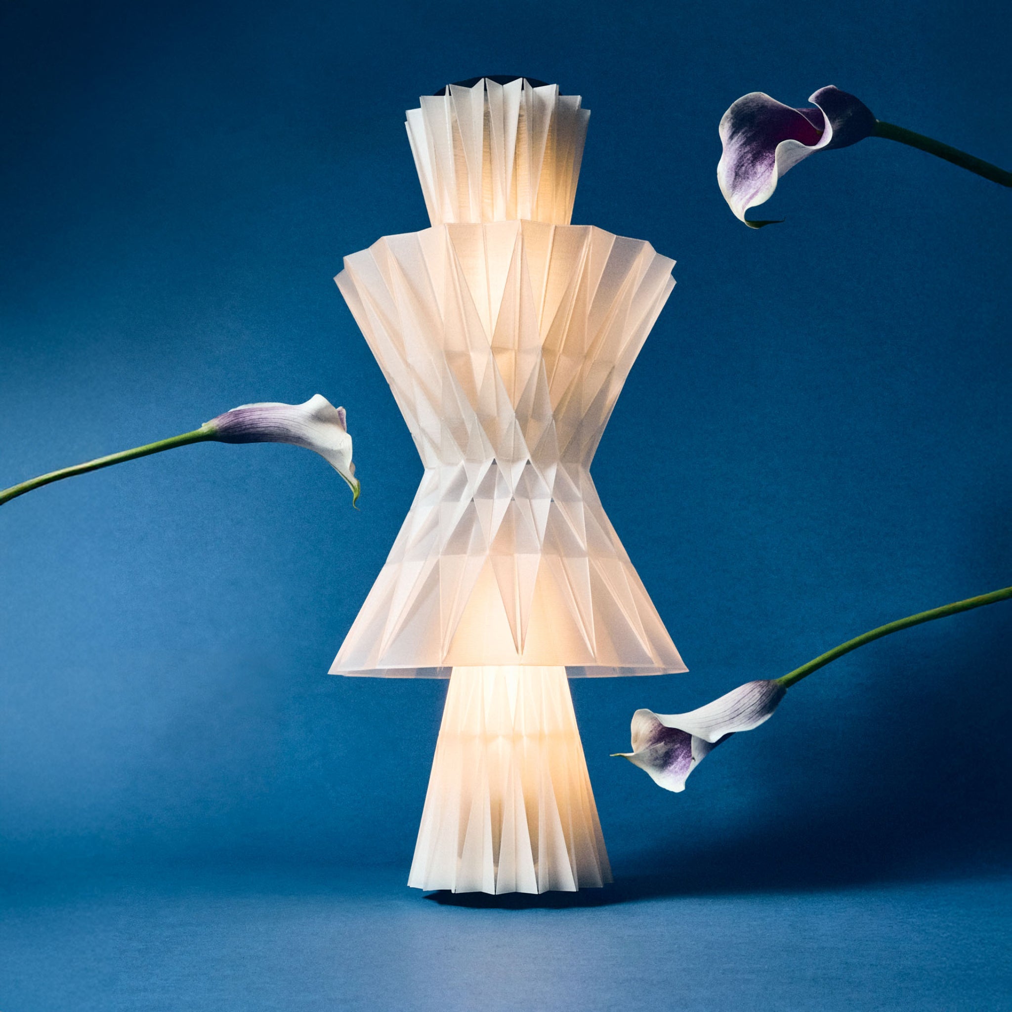 Decorative lamp with a blue background and flowers