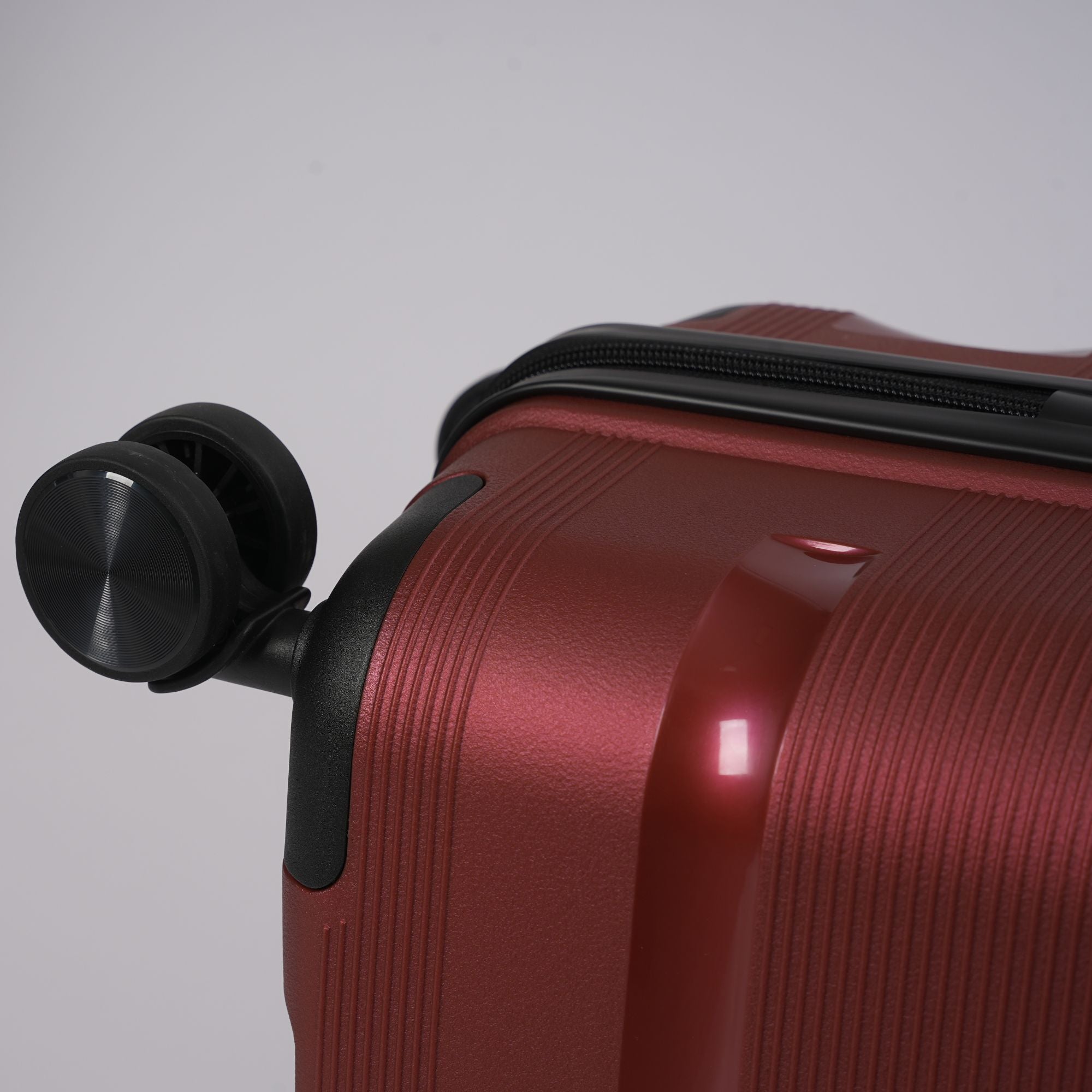 28-inch Red Hardcase Roller Luggage with 360° Wheels & TSA Lock Sole Premise
