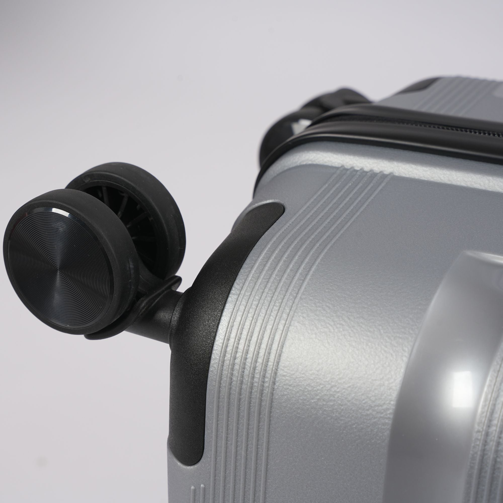 Silver Hardcase Roller Luggage Set (28', 24' and 20') Sole Premise