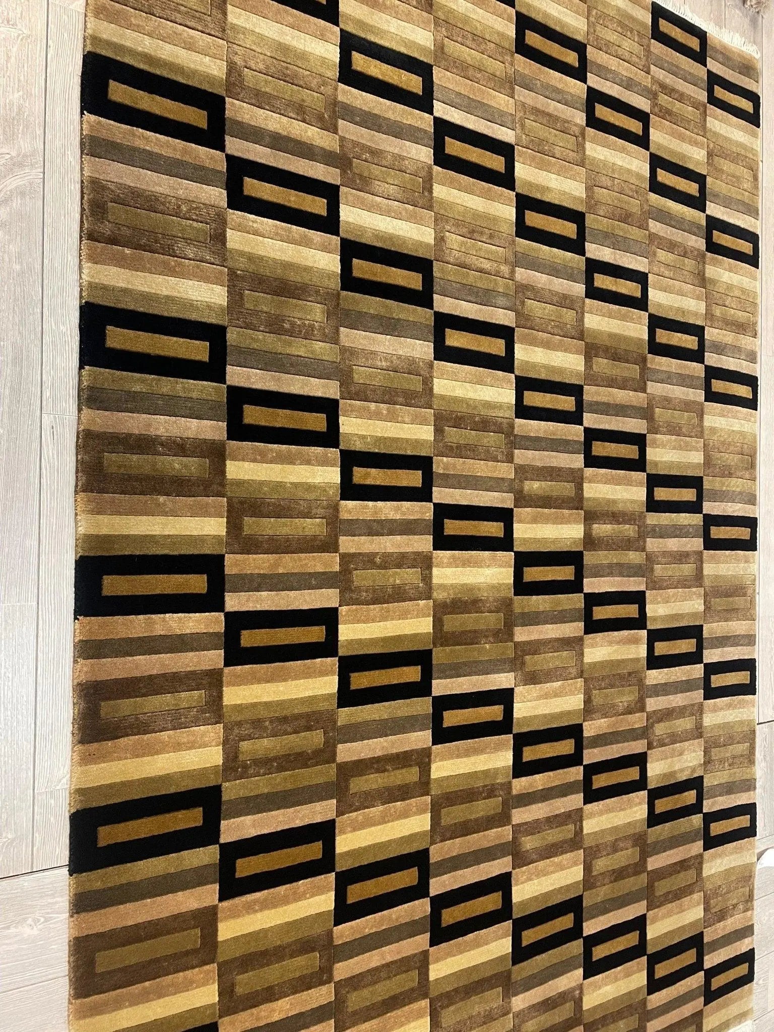 Beautifull Hand Knotted Nepali Geometric Area Rug 6x9 Ft Rugistan