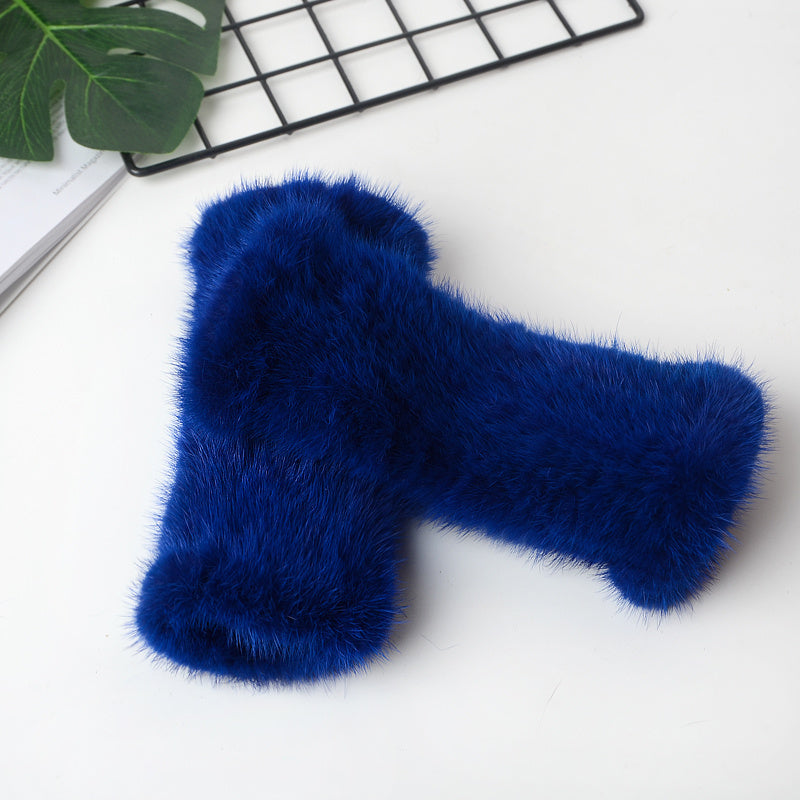 Winter gloves made of fur