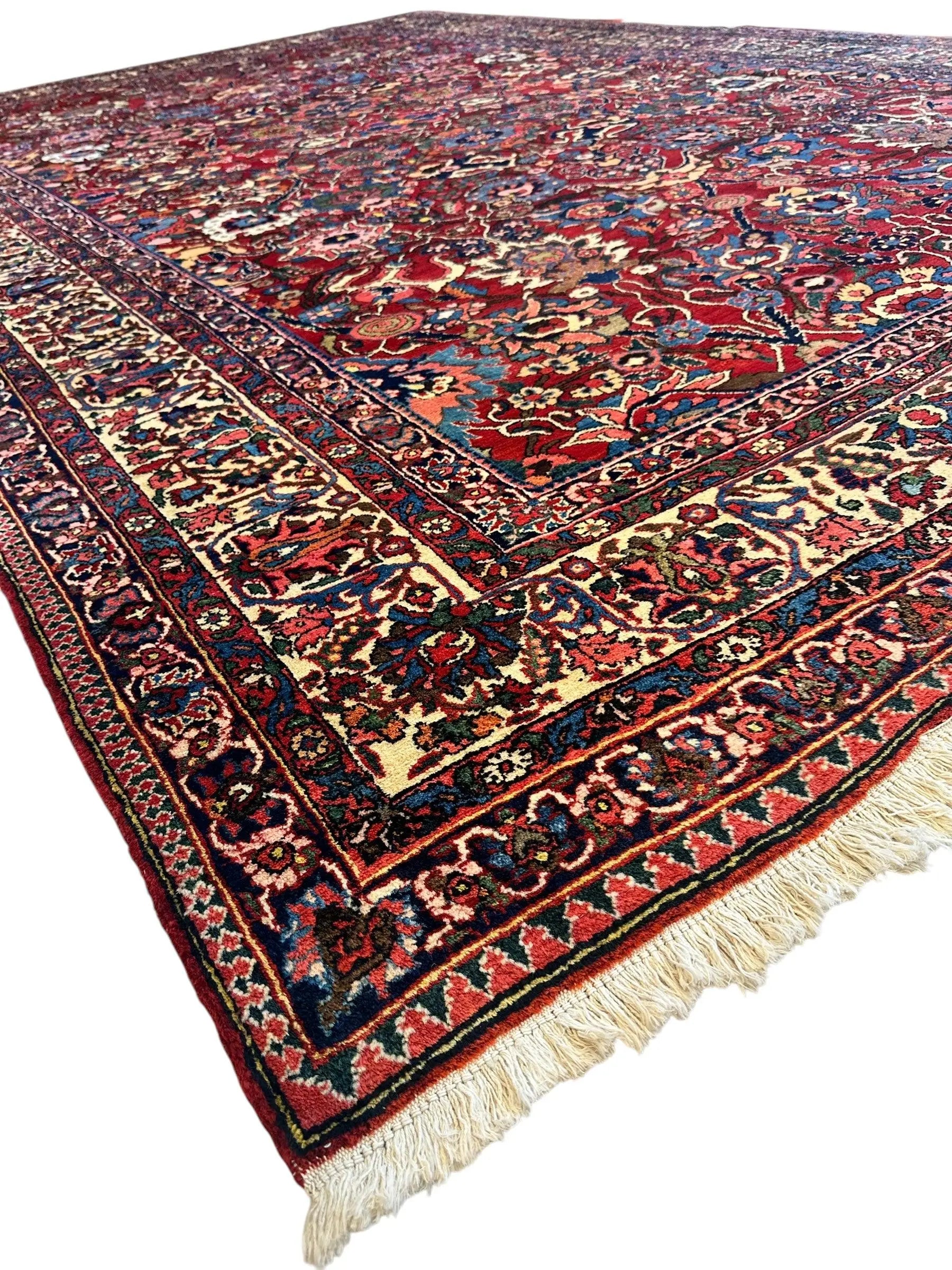 Antique Persian Bakhtiari Rug – Timeless Masterpiece 8'6" x 13'2" Rugistan