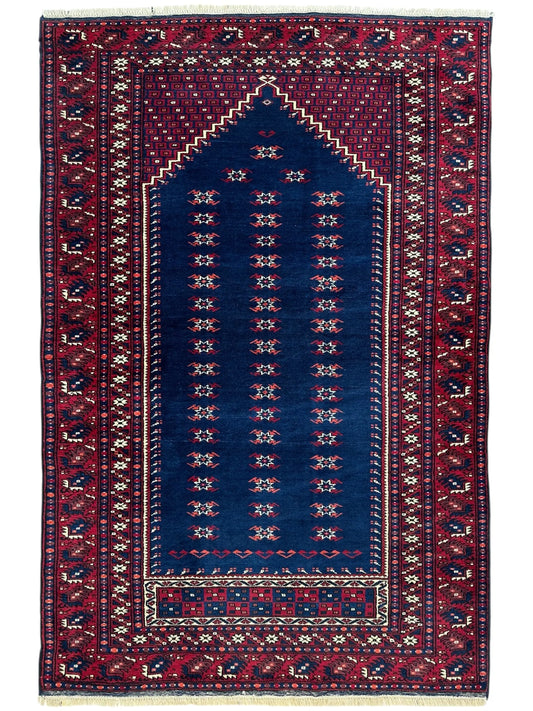 Vintage Hand-Knotted Yagcibedir Turkish Wool Prayer Rug – 3’10” x 5’9” – Deep Blue & Red Tribal Design Rugistan