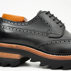 Calfskin Brogue Derby Shoes with Unique Leather Black