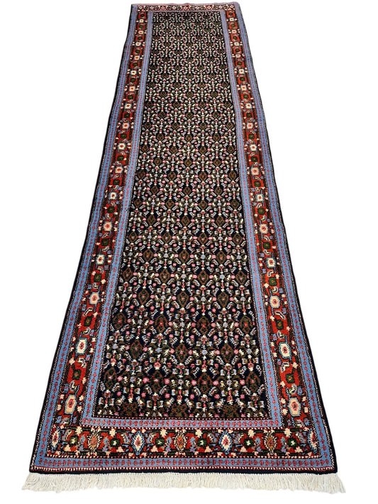 Vintage Persian Senneh Runner Rug - 2'8" x 9'8" - Handwoven Wool, Circa 1960-1980 Rugistan