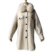 Elegant wool coat with natural fur collar