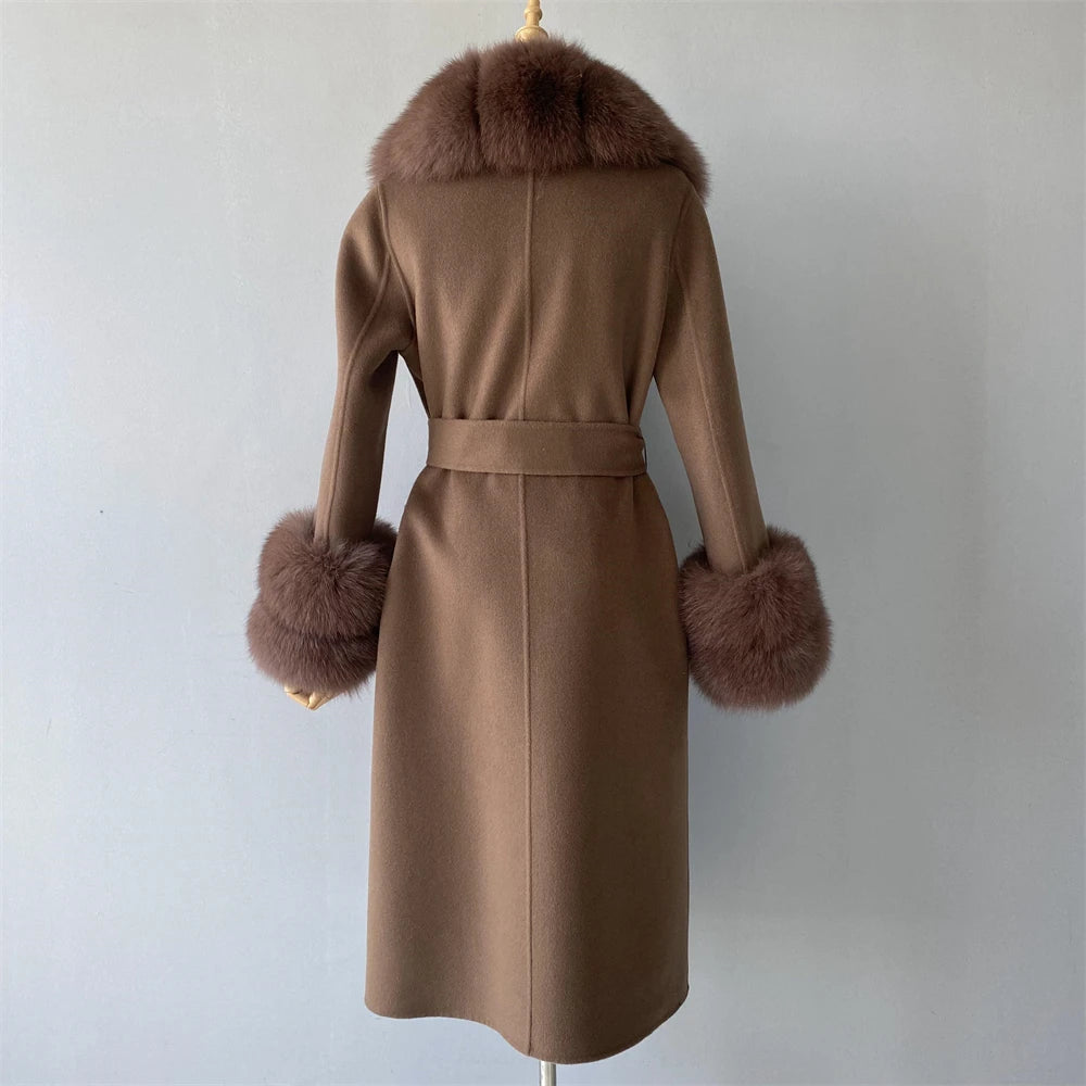 Trench-coat en cachemire et laine de jasmin pour femme avec col en fourrure