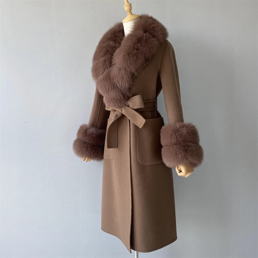 Trench-coat en cachemire et laine de jasmin pour femme avec col en fourrure