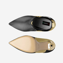 Two shoe trees, one black and one beige, on a white background.