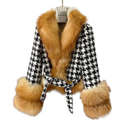 Veste d'hiver en laine pour femme avec un luxueux col en fourrure naturelle