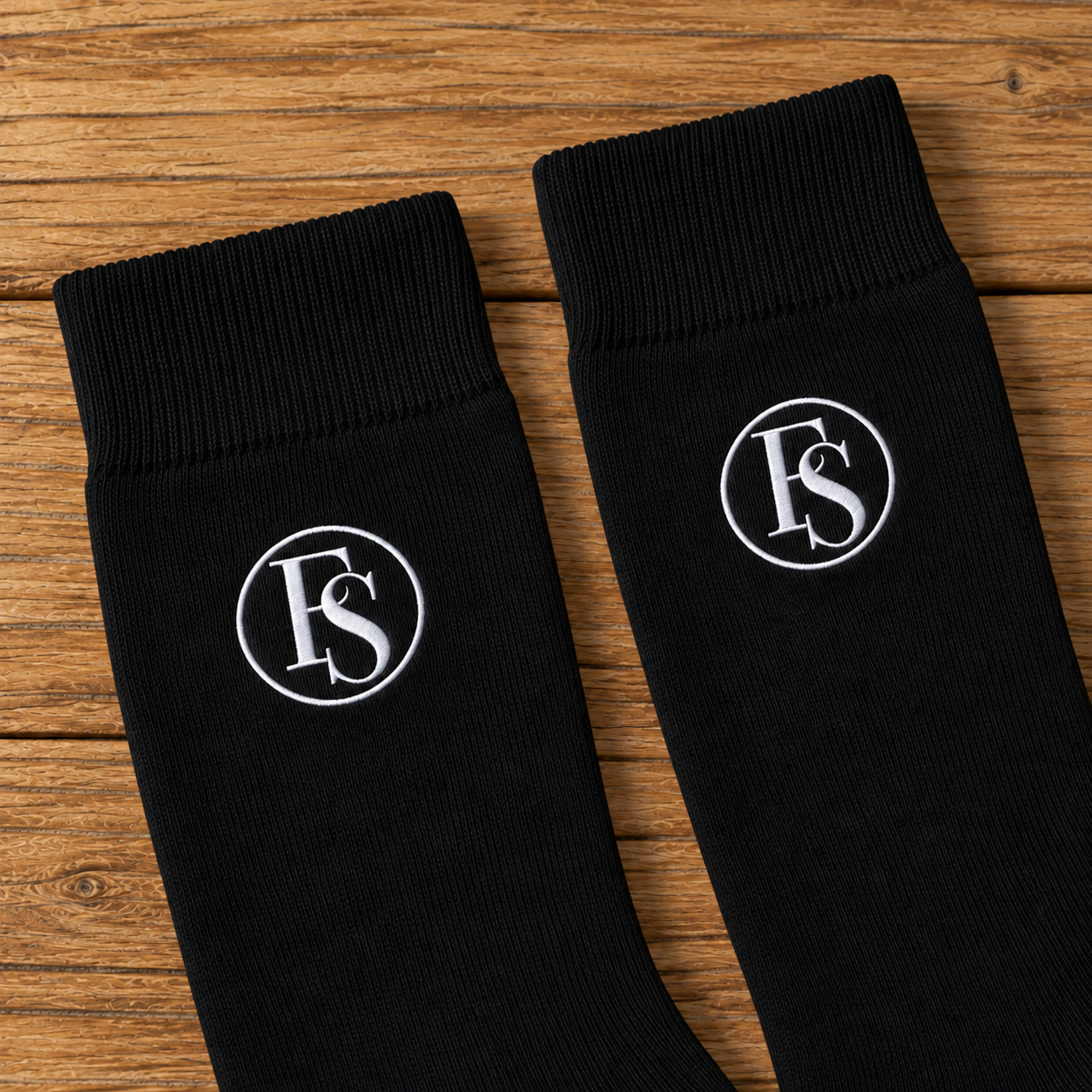 Family Shopolf embroidered FS logo cotton crew socks black detail