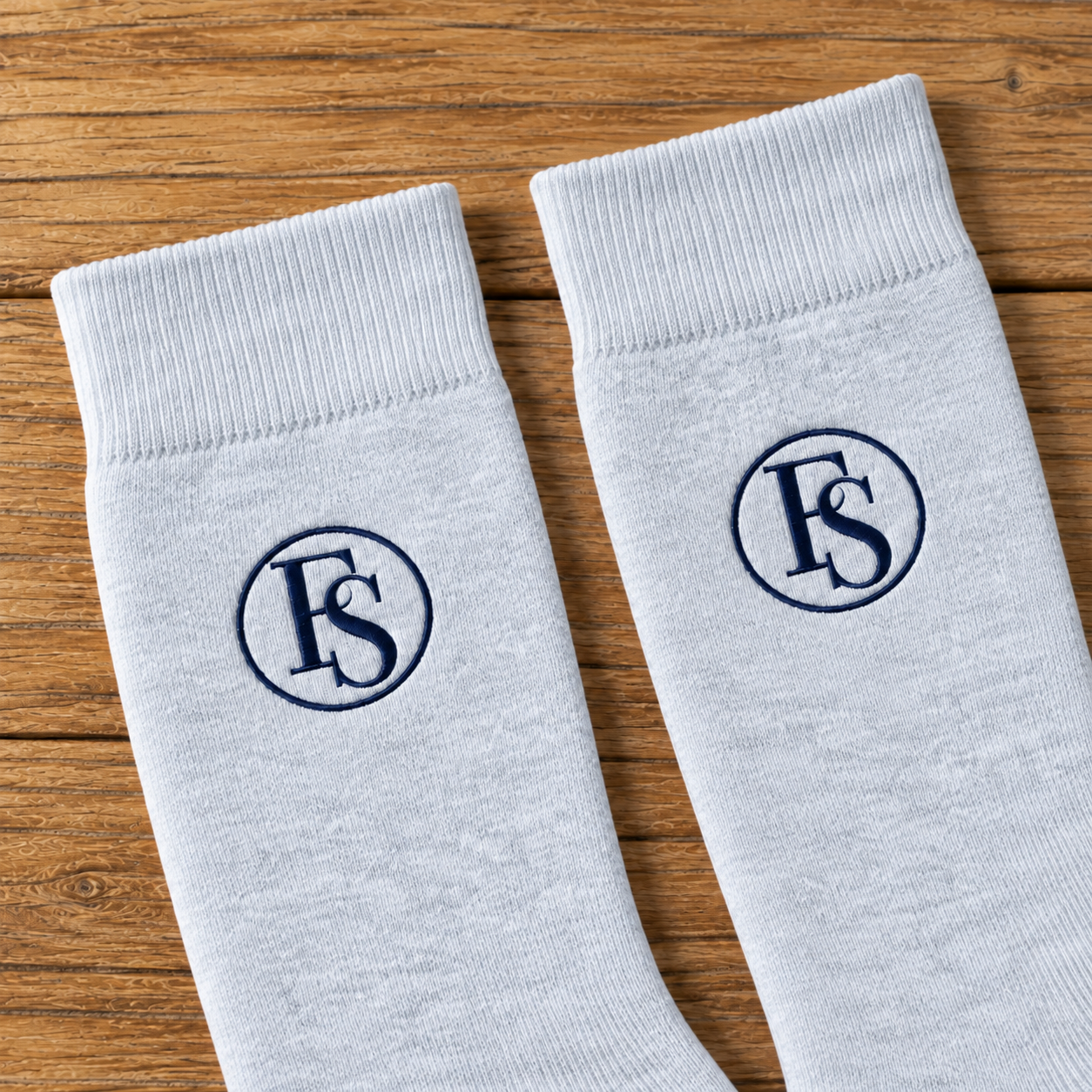 Family Shopolf embroidered FS logo cotton crew socks gray detail