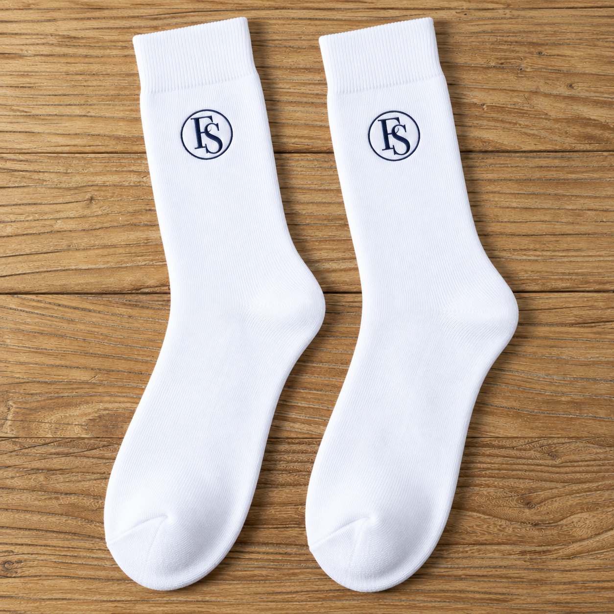 Family Shopolf embroidered FS logo cotton crew socks - White